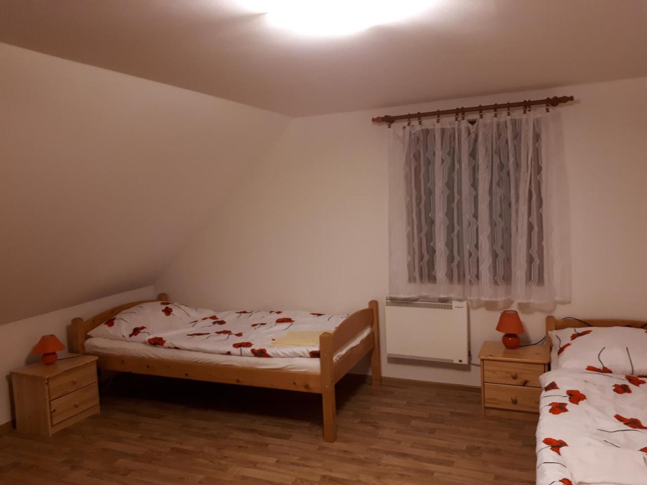 Podkrovi V Jihoceskem Statku Nemejice Exterior foto